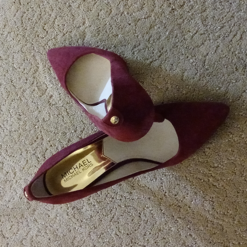 MICHAEL KORS BURGUNDY VELVET HEELS SIZE 8.5 M.